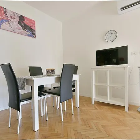 Apartment Queen Beauty